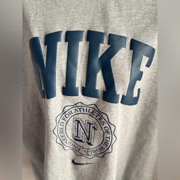 NWOT / Nike Women's Campus T-Shirt / Size S (4-6) - Picture 6 of 10